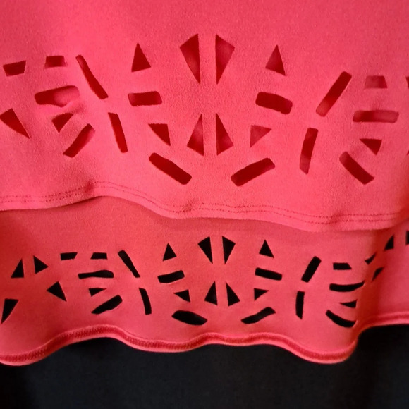 NWT Sympli Coral  Crop Top With Cut-Out Design - Picture 5 of 5